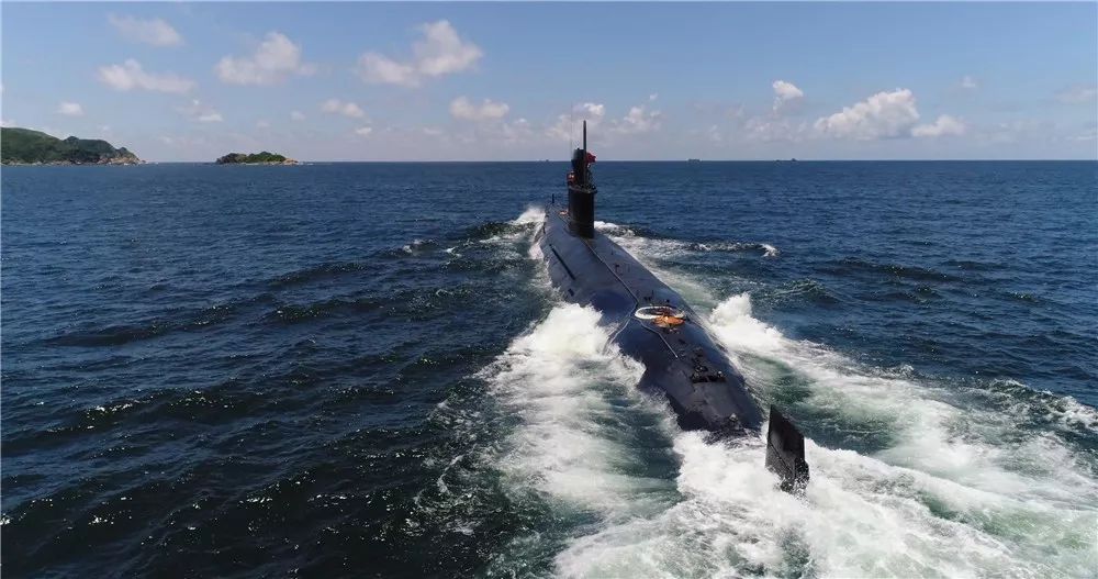 生日快乐中国海军首支潜艇部队