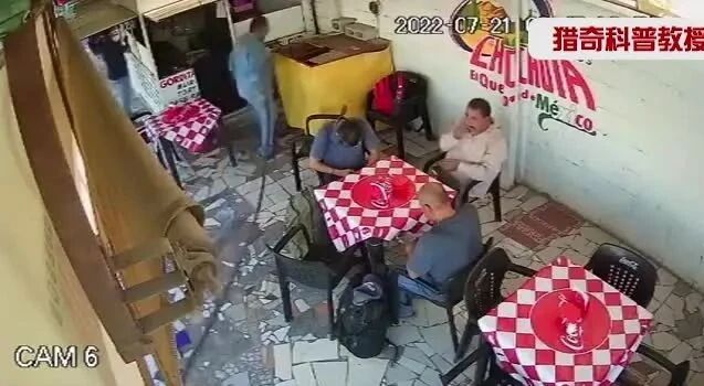 实拍 ▪ 燃气爆炸小餐馆瞬间成火海