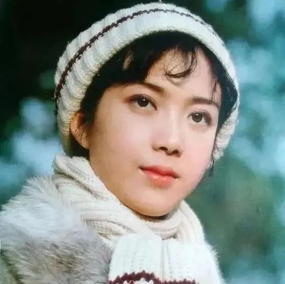 80年代“封面女神”龚雪,因流氓大案退出娱乐圈,她近况如何?