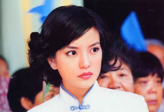 【话聊】当年《情深深雨蒙蒙》里的依萍,竟然全身都是大牌!