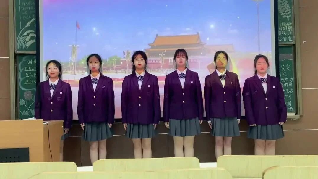 【在校生作品集选】 梅卓娅 甄紫菱 李雯静 刘依恬 李怡欣 丁欣如《百年传奇》