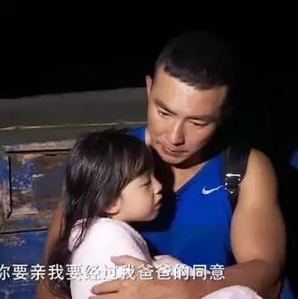 小泡芙被嗯哼偷亲,刘畊宏秒变醋王,吴尊制定十原则,“女儿控”男星们好可怕!