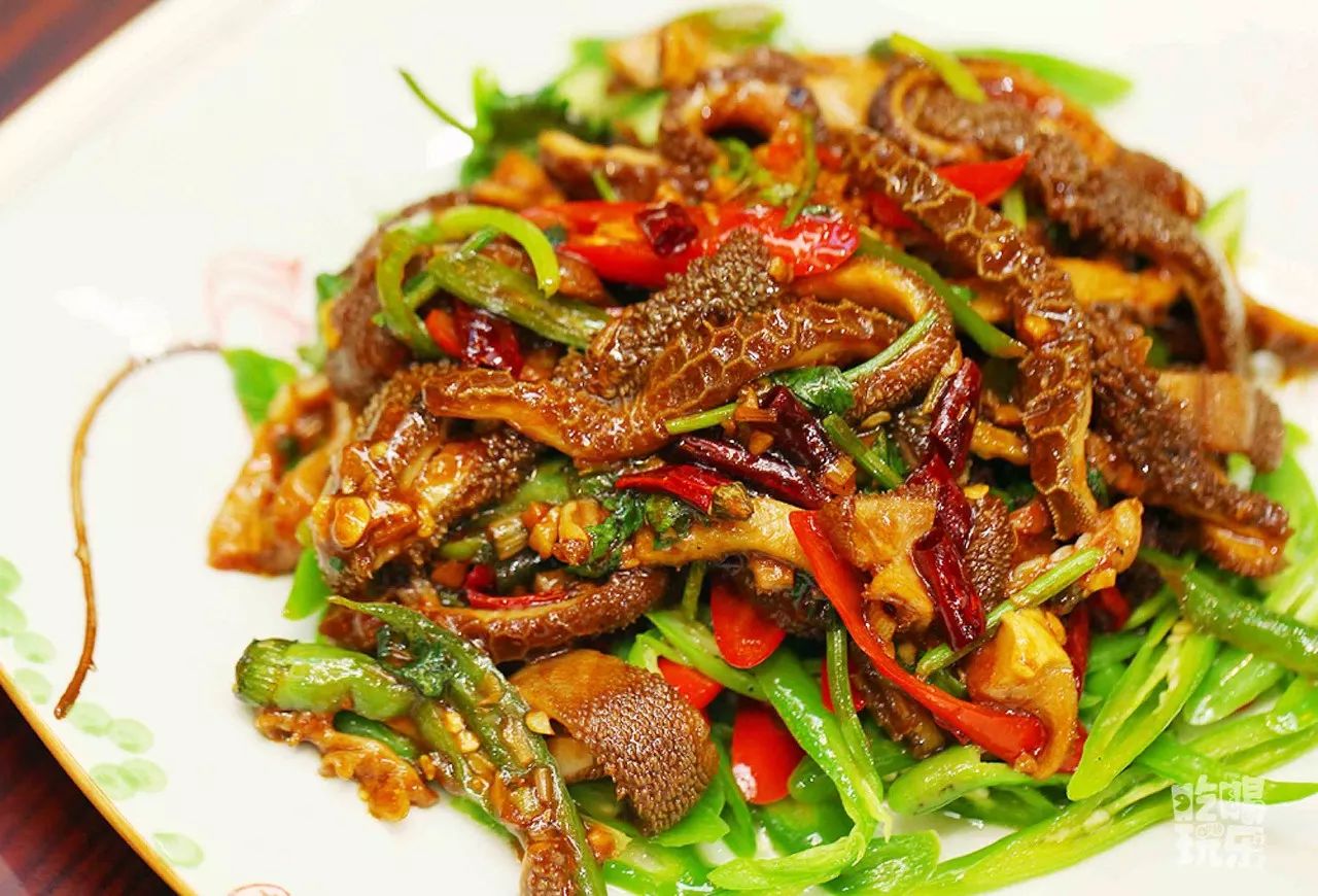 羊肚爆炒去掉了膻味,一筷子夹起入口这才过瘾!