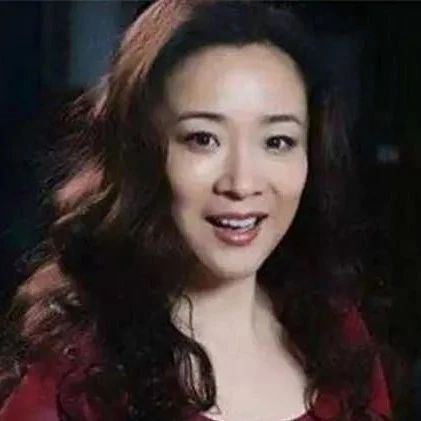 陈小艺与老公分居11年不离婚,52岁被爆约会小鲜肉,晚节不保?