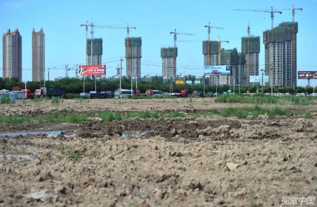 房企抢地土拍价格持续上涨多地成交楼面价涨幅不小