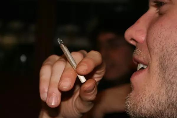 饭后吸烟的危害比平时大