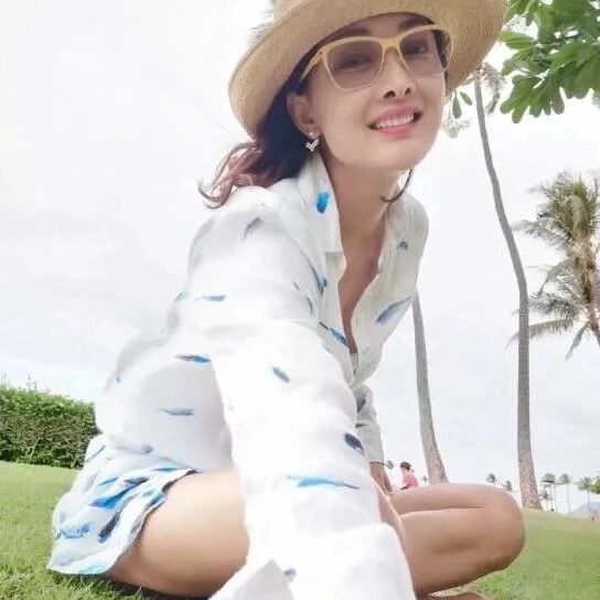 一直关注牛莉演技,缺严重忽略她一流的颜值,模特般的身材!