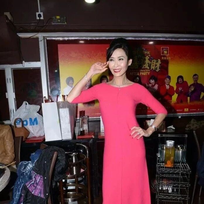叶玉卿离开美颜,只能靠着浓妆来掩盖衰老,不过美的真实有韵味