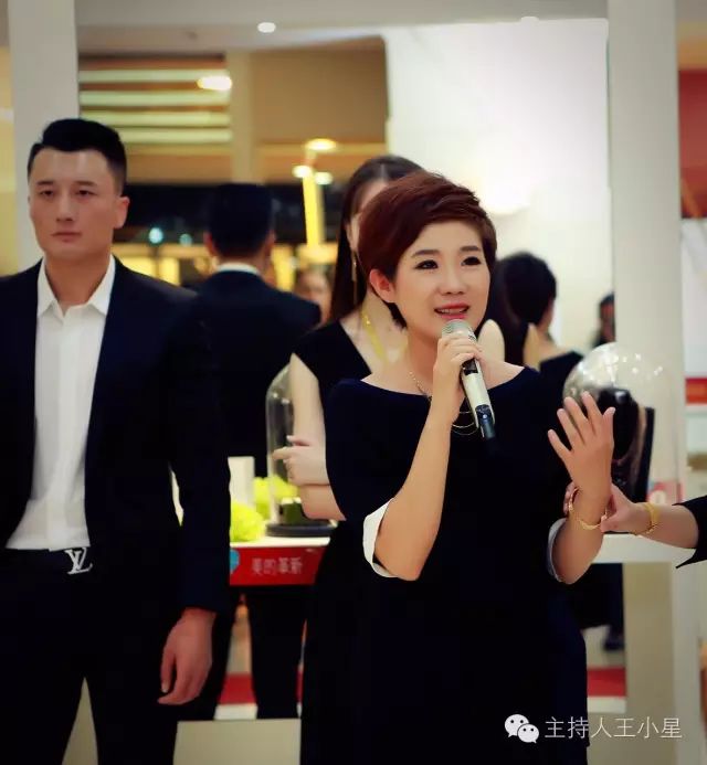 受到大连广播电视台众多女主持人的强烈追捧