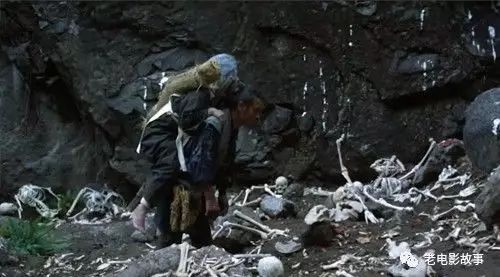 这个村的老人到了70岁,就要被儿子背到山里扔掉,自生自灭!