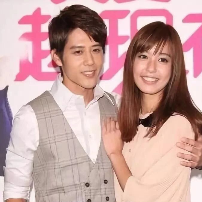 31岁胡宇崴和22岁陈庭妮大街深情相拥 吴映洁(鬼鬼)出局