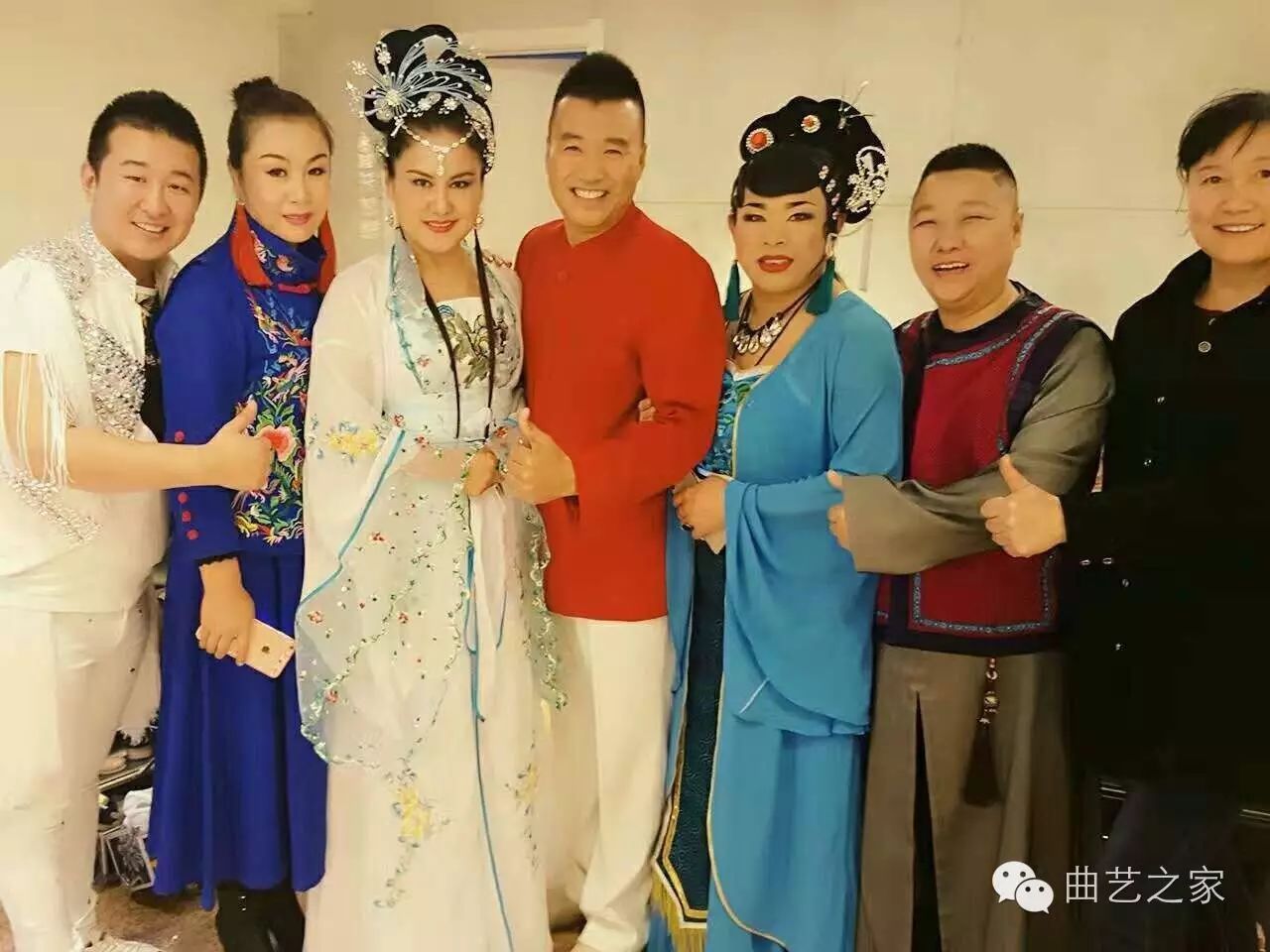 她与爱人邹小龙老师创办了小豆豆二人转艺术学校,培养了如《二人转总