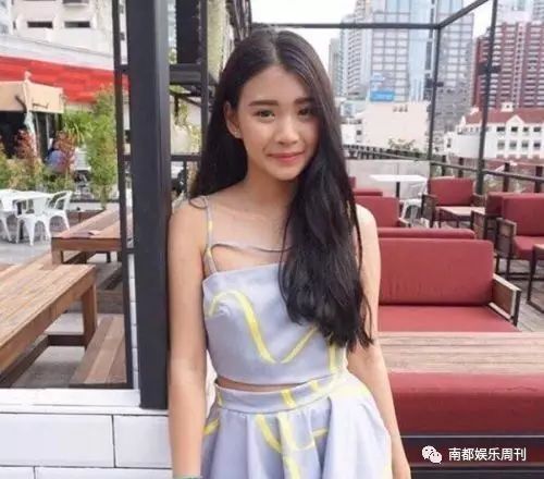 王思聪三亚度假新女友甜蜜挽手?女孩发文表示否认:只是偶遇