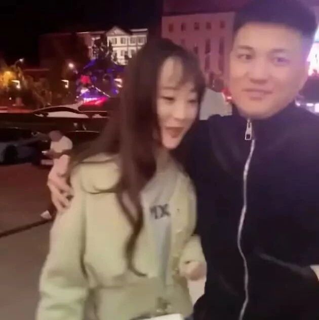 马诺被爆是XJ?驴家阿宇抵达姚永纯活动现场,马诺亲自迎接..五哥撮合贝源哥与辛巴和好!!