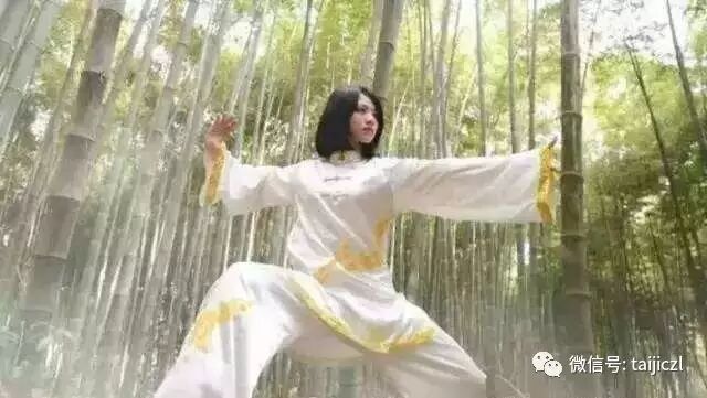 女性关爱日 女人习练太极拳更加健康美丽 国内 郑州陈正雷太极拳政六街馆