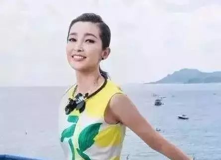 女神李冰冰原来是谈恋爱了,怪不得穿衣那么少女!