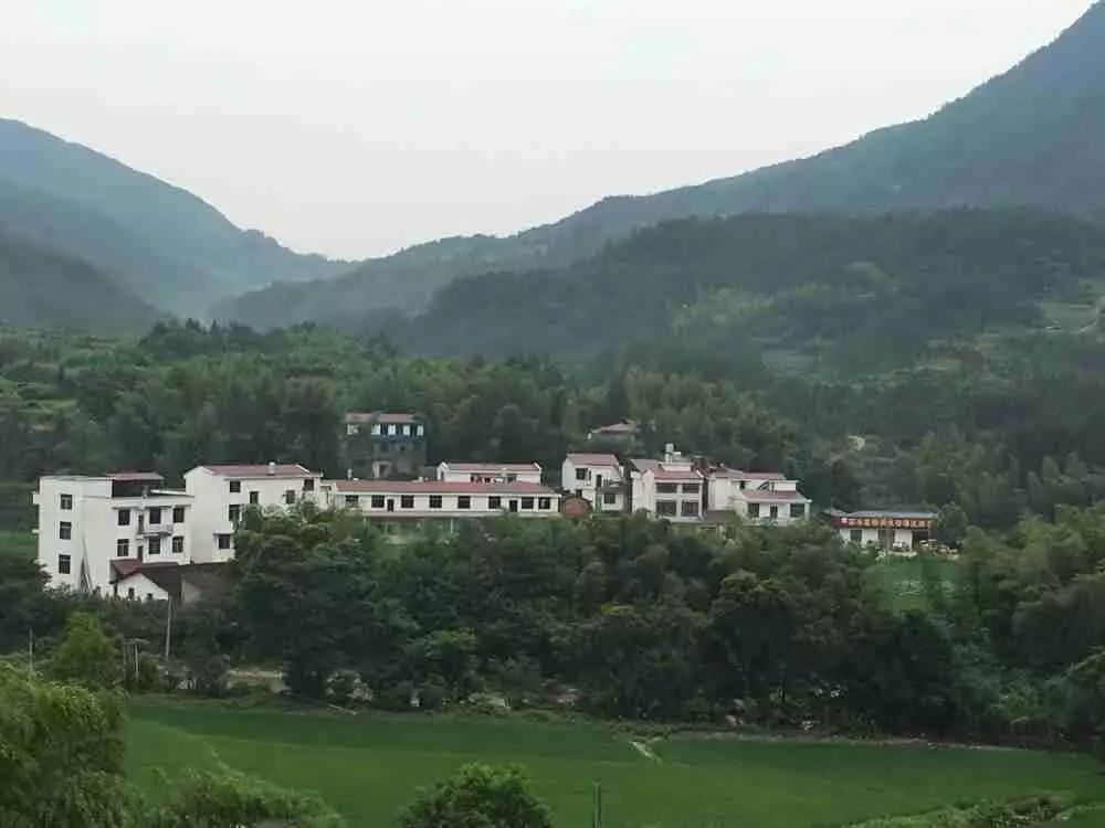 修水县水源乡中塅村,省级生态村,全国乡村旅游扶贫重点村,辖区面积7.