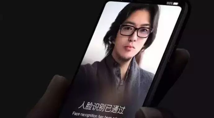 袁弘岳云鹏对iPhone X人脸识别都不满个啥啊,看人家大紧玩得多666