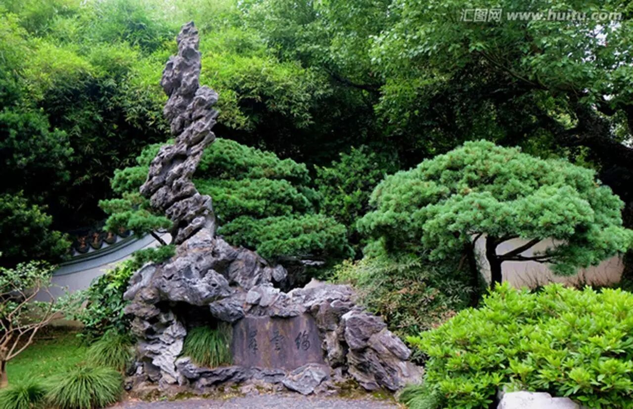 苏州十中校园内"瑞云峰"