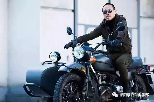 骑车的男人《我的前半生》中演绎 骑士总是别有一番气质!