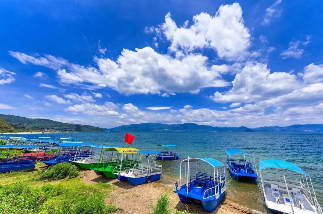 抚仙湖还是一个历史悠久,文化厚重,山水瑰丽,资源富集,人杰地灵之地