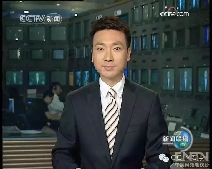 同年任cctv-1《晚间新闻报道》,《新闻早八点》等主播,新版《东方时空