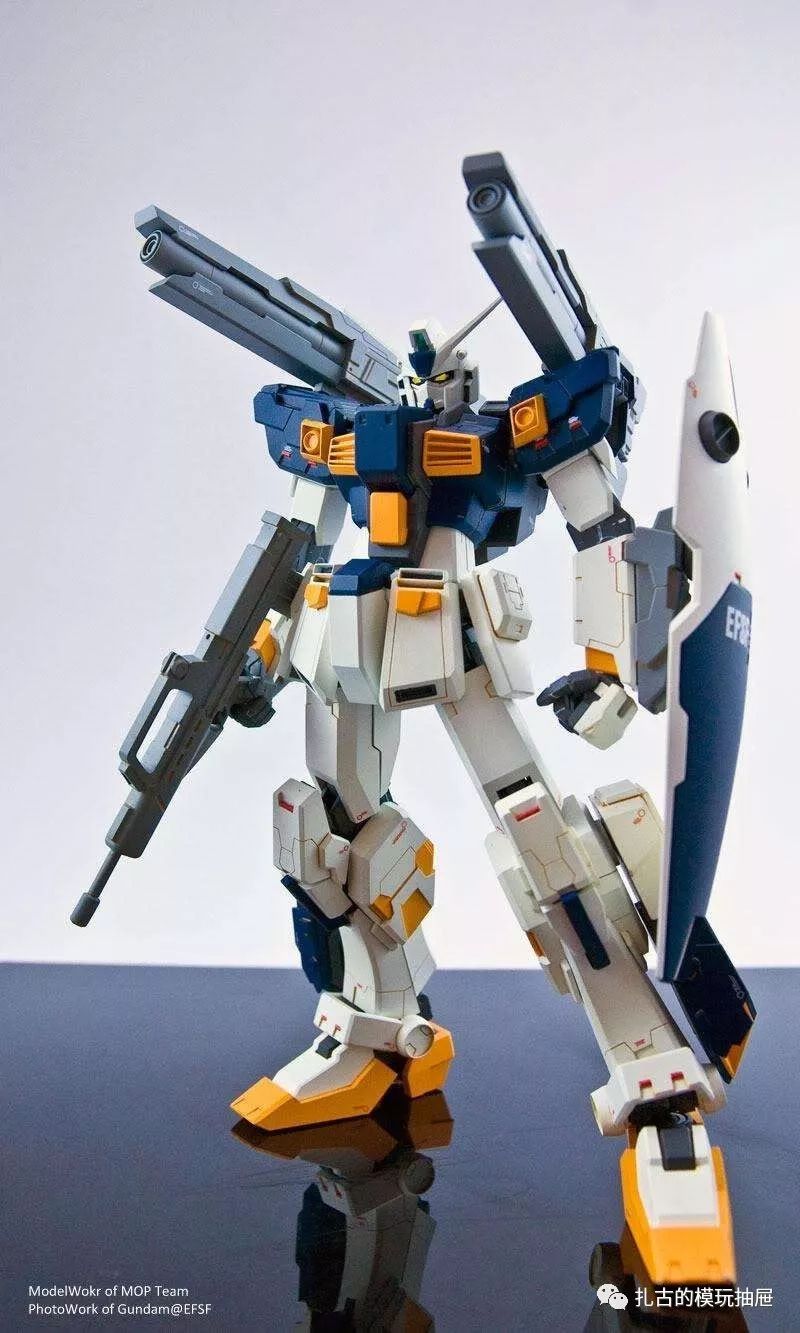 rx-78-7 高达7号机,完全亮相是在p3s的《高达战记》中,是一个有两段