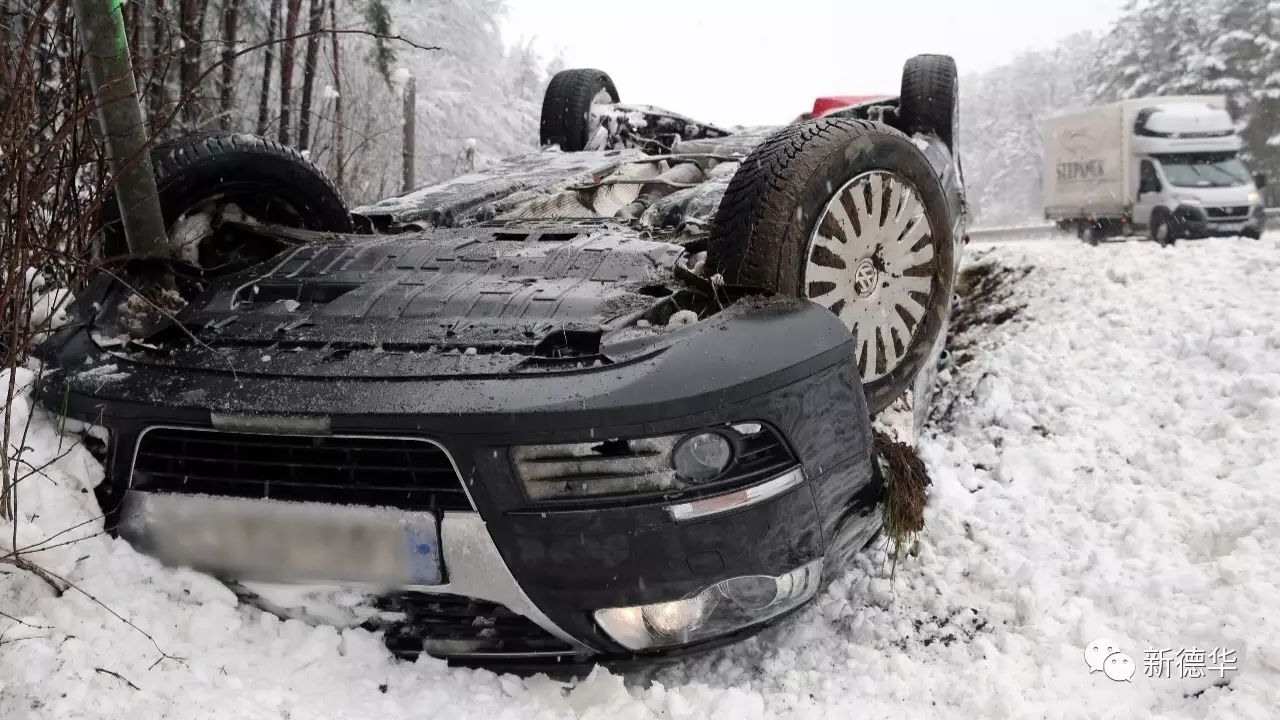 德国多地暴风雪导致交通事故频发,但却阻止了恐袭发生.