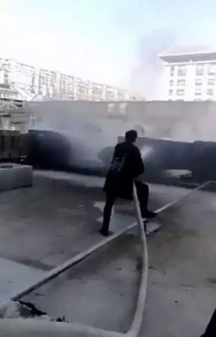 恩施小伙子光天化日之下干了这事，引来人民网的特别关注...