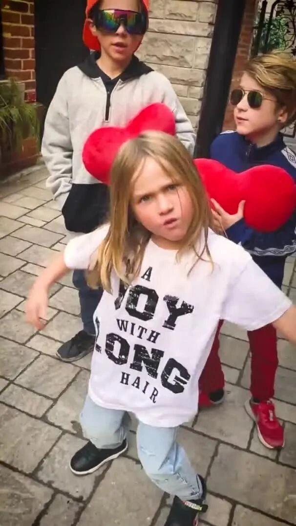 （点击可观看视频）⭐5岁萌娃一唱成名，刷屏全网，背后的这支乐队更是「全员宝藏」...-1