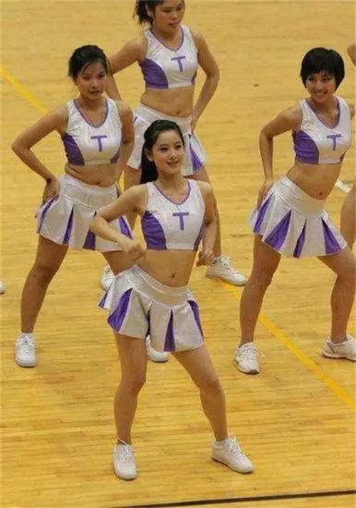 体操队中章泽天