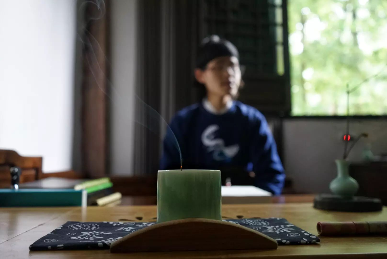 燃上半截线香