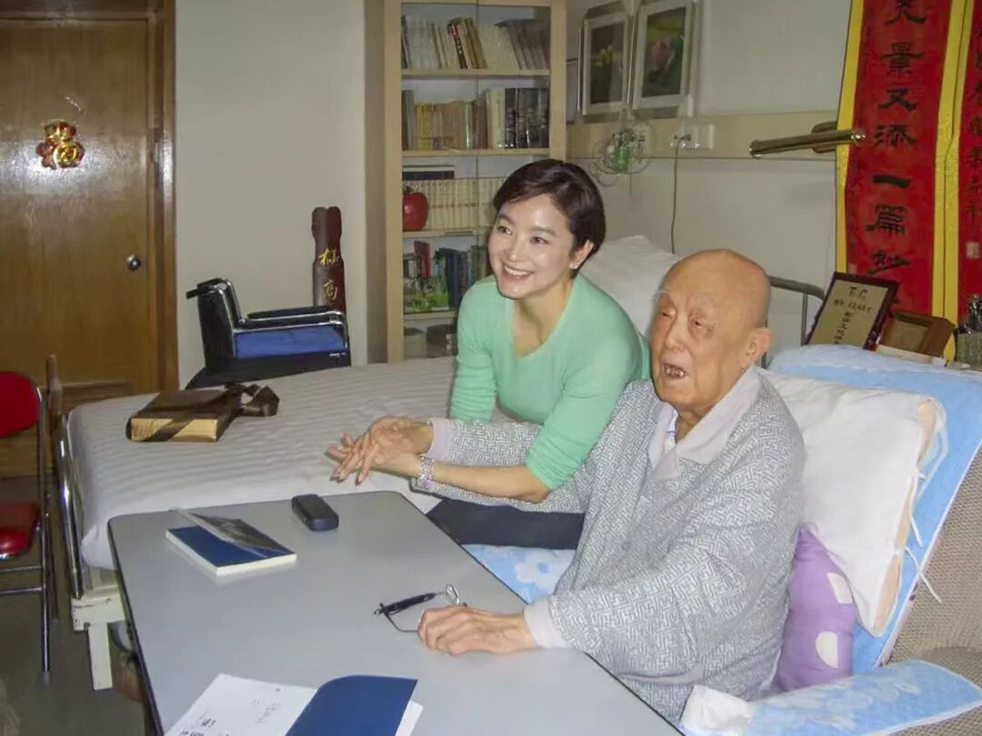 2007年7月9日，林青霞在北京探访季羡林。作者供图