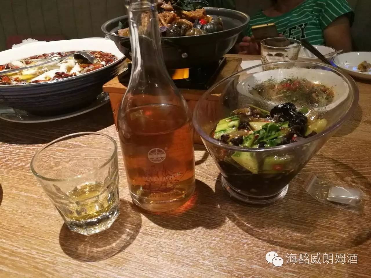 餐桌上的阿道克