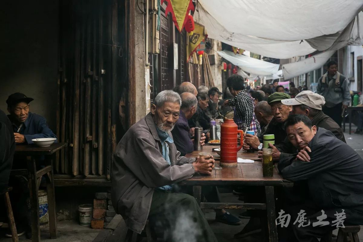 这个游客极少的古镇,一杯早茶为什么会喝几百年