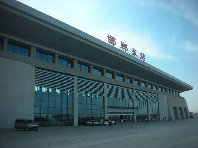 台区紧邻邯郸站和高铁邯郸东站,南聚邯郸机场12千米.
