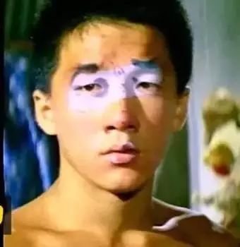 成龙从19岁到62岁43年的对比,看完我彻底沉默了!