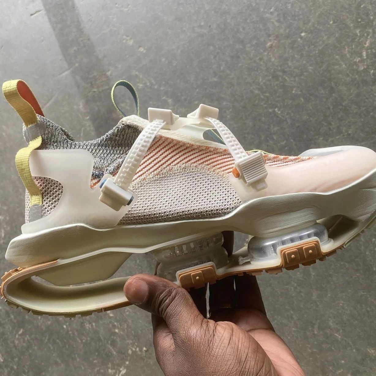Kanye West:「这双 Nike 我得买!」
