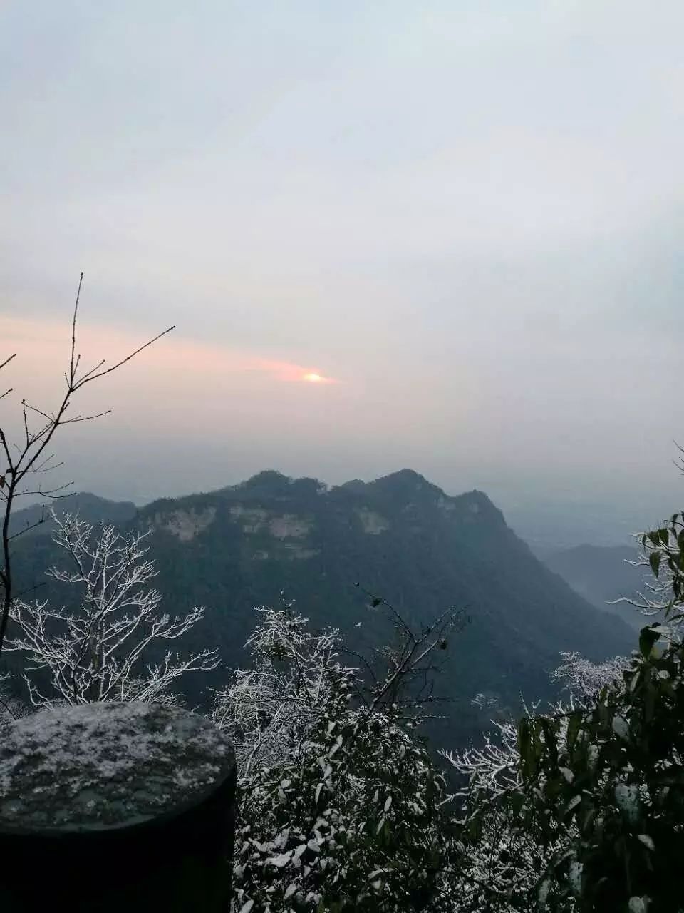 下雪岂能无诗?一场雪刷爆了青城山道长们的朋友圈