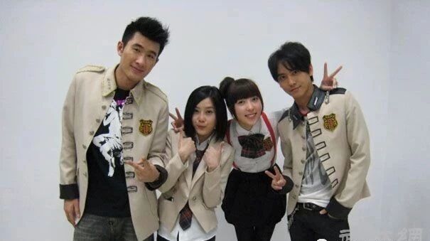 这是关于我们这个公众号的介绍,主要就是围绕着寒来展开的,欢迎了解蔡芷纭!