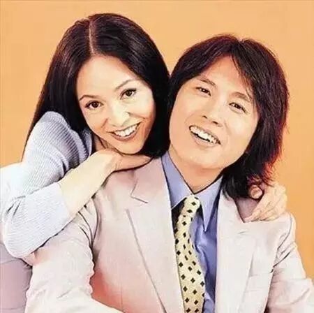 年轻貌美的“华女郎”这么多,最懂黄子华的还是郑裕玲!