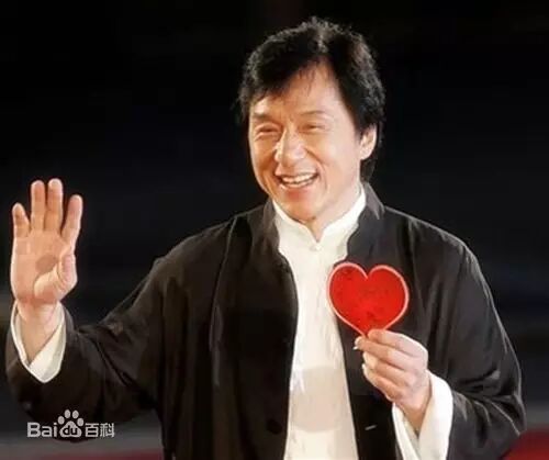 上个周末成龙干嘛了