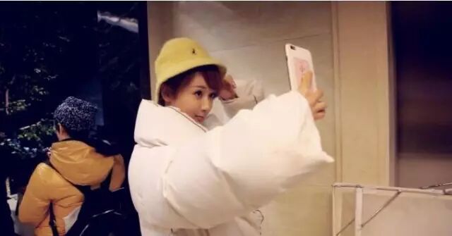 Tips：渔夫帽真的特别适合圆脸妹子，听说还可以遮盖油油的头发哦！