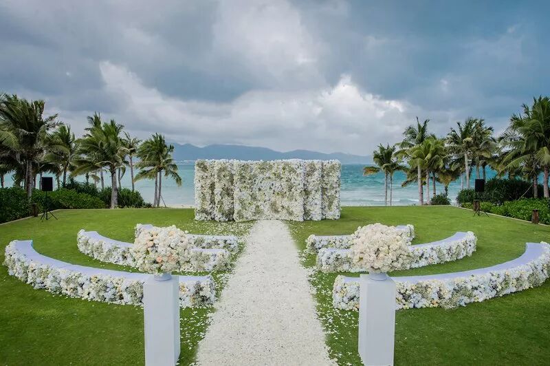 30个浪漫草坪婚礼仪式区创意布置!户外草坪婚礼不是梦