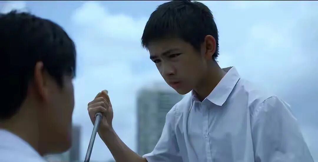 网友们在相关事件下方的激烈讨论评论区截图