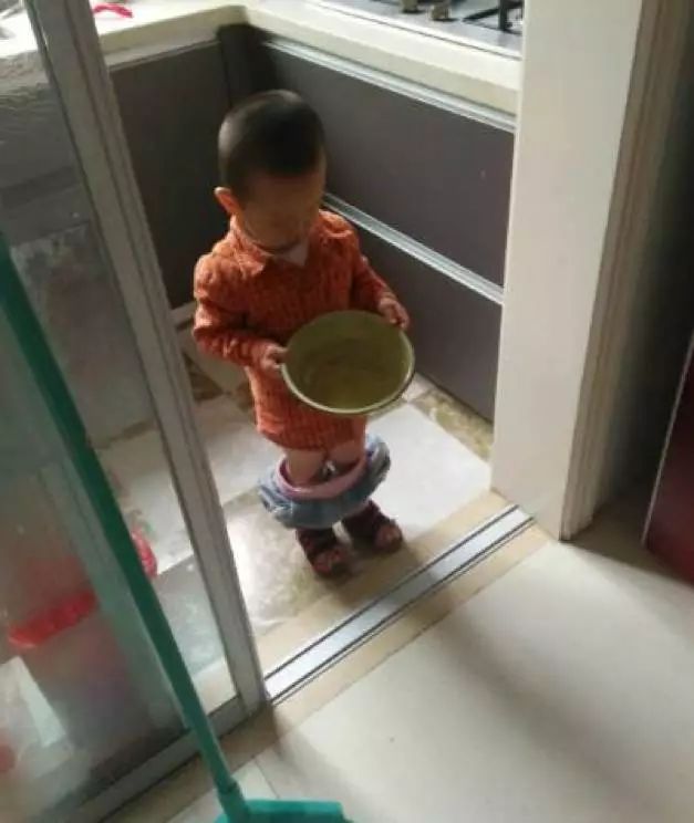 一位妈妈晒沙发照片炸出一堆被逼疯的家长别说了心脏疼