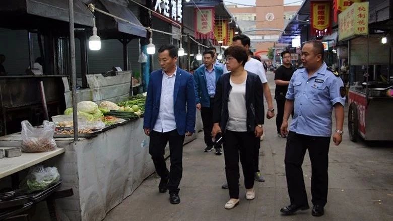 市食药监副局长陈少华带队检查市区夜市食品安全