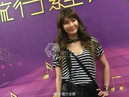 李彩华开秀性感直逼写真集