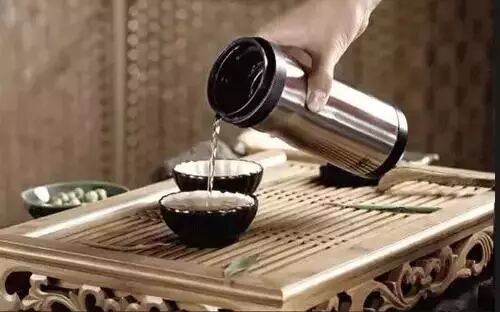 注意！保溫水杯如果這么用，毒性非常大