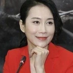 42岁的温峥嵘,擅演女强人,至今未婚,网友:是被吓到了